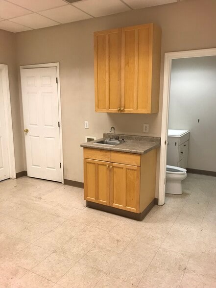 More Photos Of 3133 May St, Charlotte Warehouse For Lease