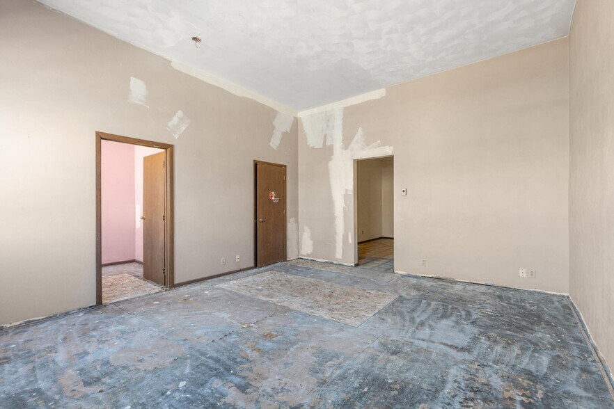 More Photos Of 315 E Main St, Waupun General Retail For Sale