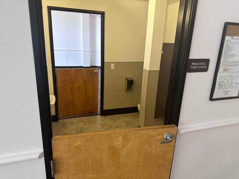 More Photos Of 8406 SW Main St, Wilsonville Freestanding For Lease