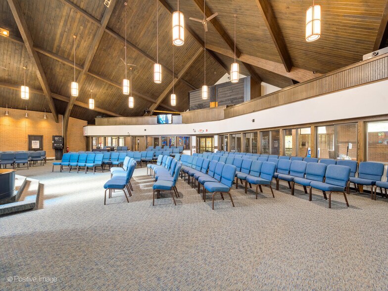 More Photos Of 47 Church St, Lake Zurich Religious Facility For Sale