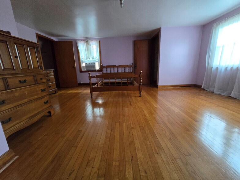 More Photos Of 368 Pittsburgh Rd, Butler Flex For Sale