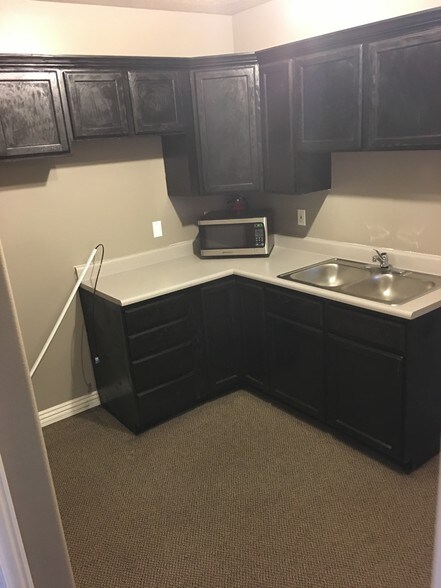 More Photos Of 519-533 W Center St, Pleasant Grove Office For Lease