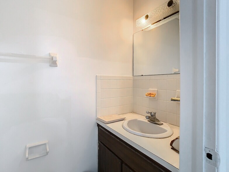 More Photos Of 6430 Madison St, New Port Richey Medical For Sale