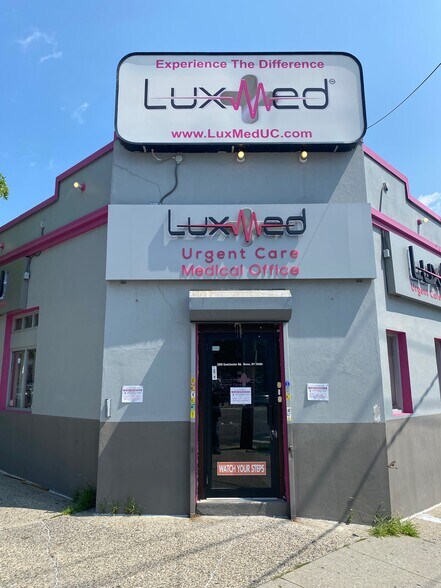 Primary Photo Of 3000 Eastchester Rd, Bronx Storefront For Sale