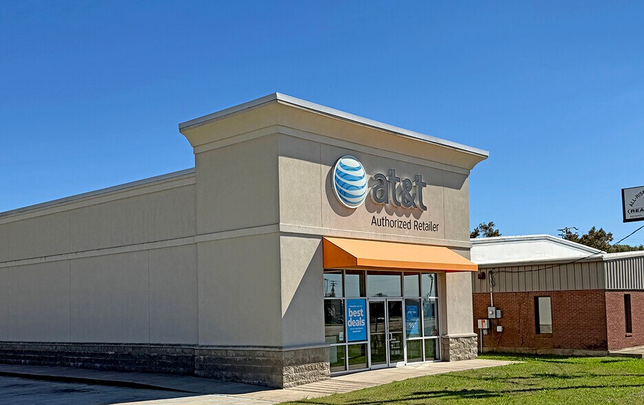 Primary Photo Of 923 US-65, Lake Village General Retail For Sale