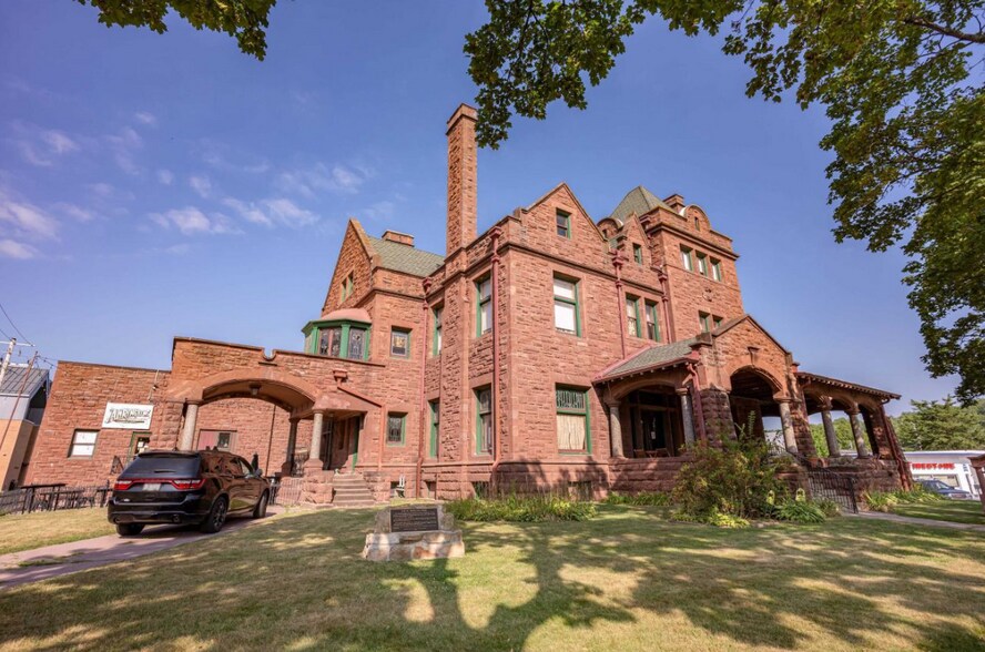 Primary Photo Of 623 Broadway St, Baraboo Restaurant For Sale