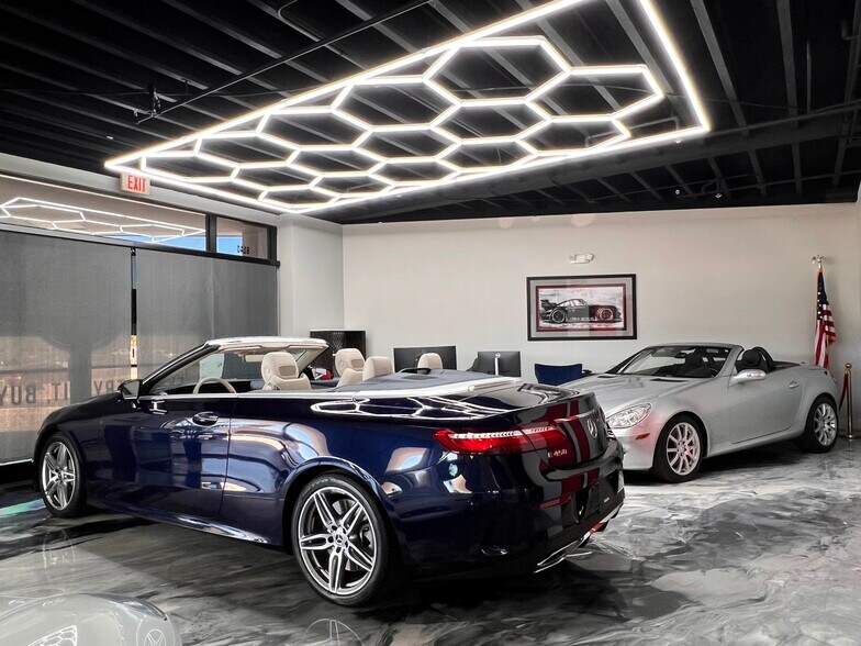More Photos Of 8140 E Butherus Dr, Scottsdale Auto Dealership For Lease