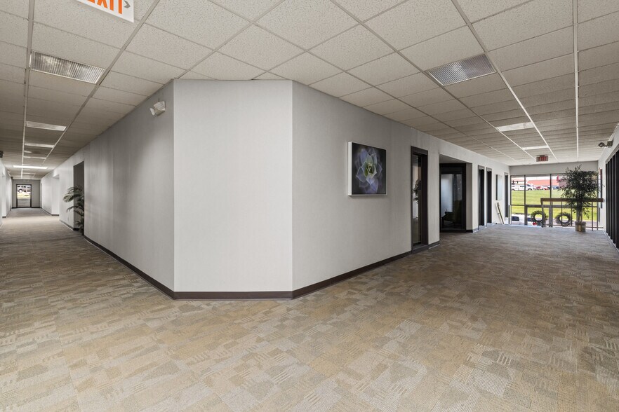 More Photos Of 11520 St. Charles Rock Rd, Bridgeton Medical For Lease
