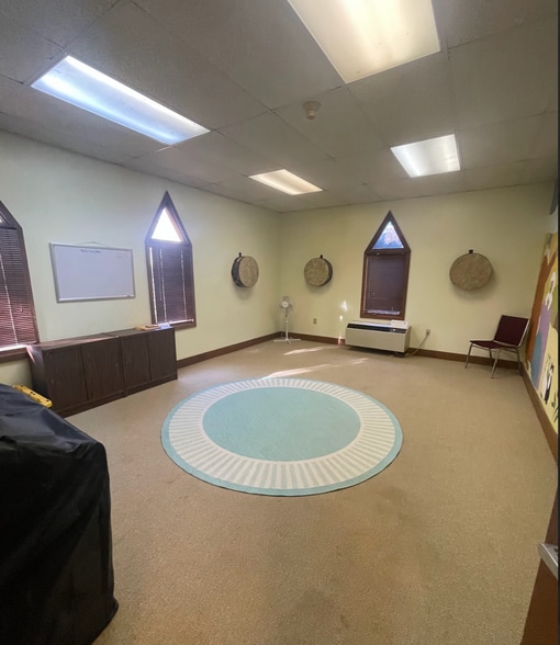 More Photos Of 14001 Shelbyville Rd, Louisville Specialty For Sale
