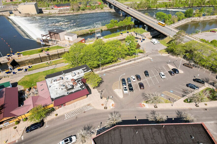 More Photos Of 24 S First St, Fulton Restaurant For Sale