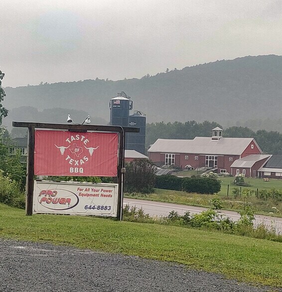 More Photos Of 286 Old Route 15, Cambridge Showroom For Sale