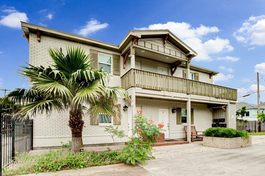 More Photos Of 1820 Avenue O 1/2, Galveston Multifamily For Sale