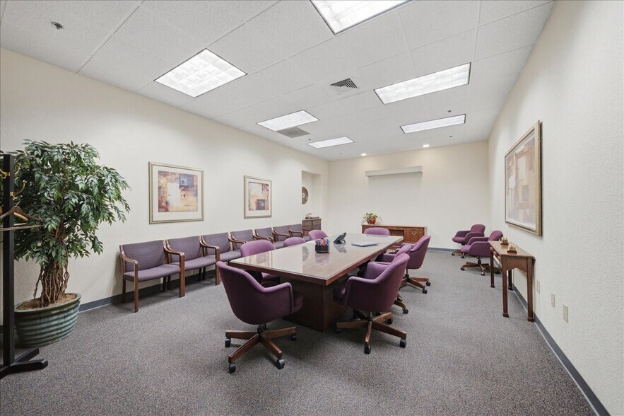 More Photos Of 700 University Ave, Sacramento Office For Lease