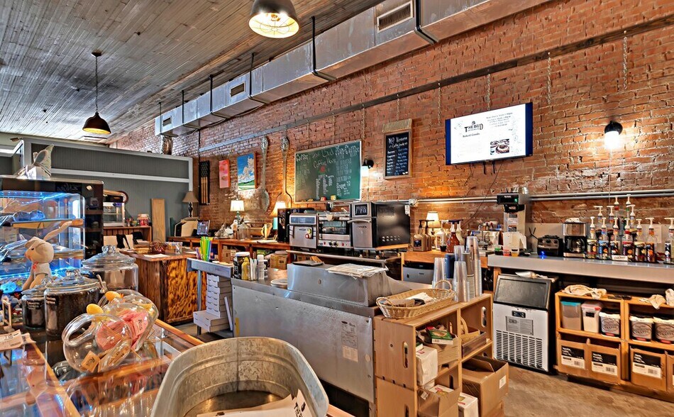 More Photos Of 421 W Main St, Rosebud General Retail For Sale