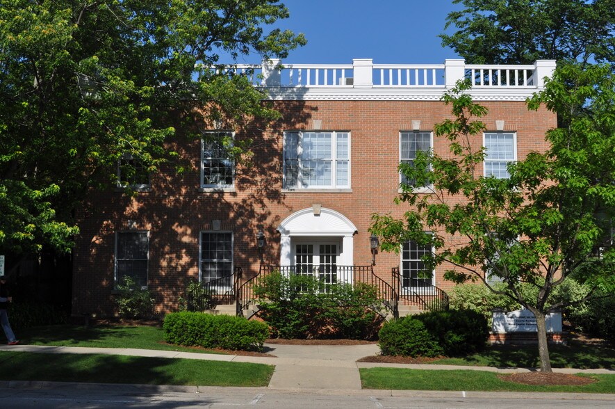 More Photos Of 560 Oakwood Ave, Lake Forest Office For Sale