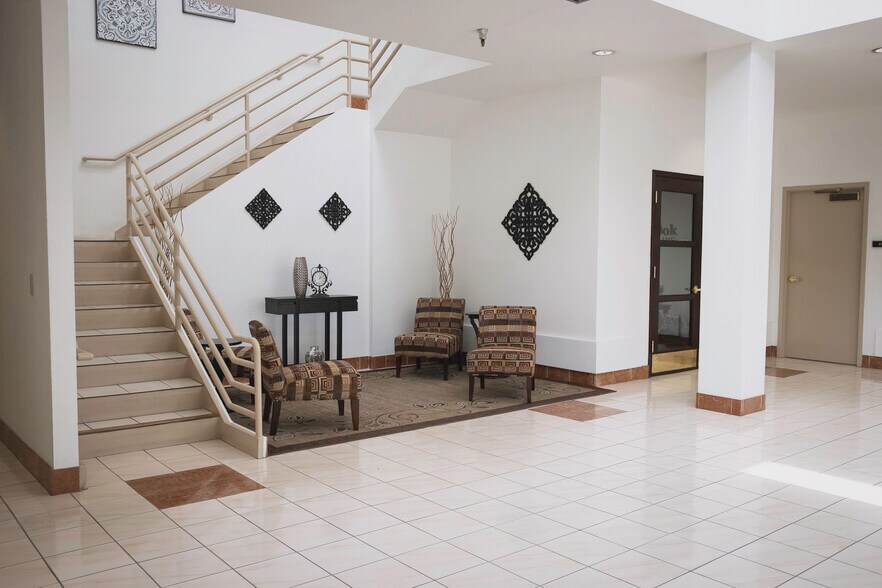 More Photos Of 4701 Sisk Rd, Modesto Office For Lease