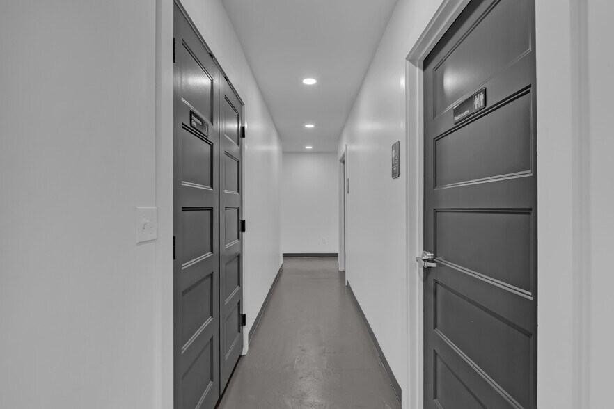 More Photos Of 836 N 1st St, Broken Arrow Coworking Space