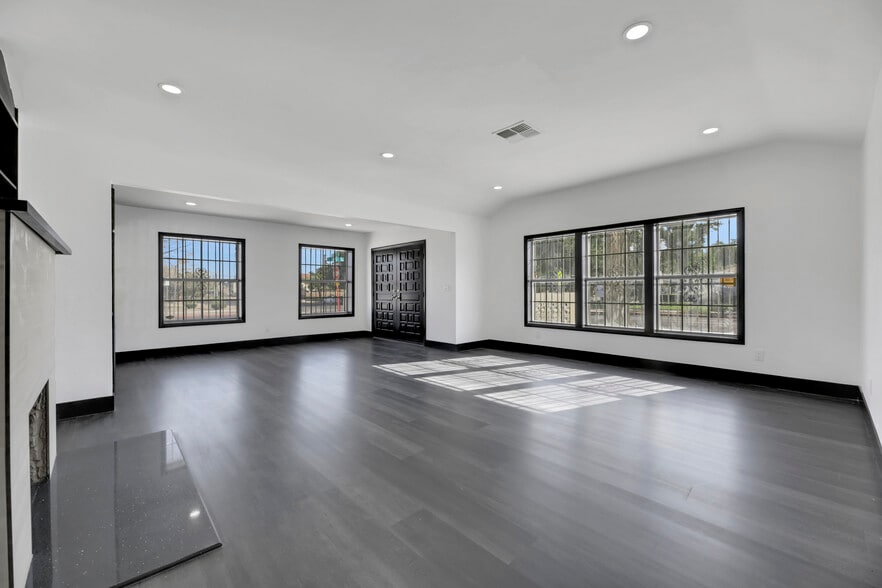 More Photos Of 530 S 7th St, Las Vegas Office Residential For Lease