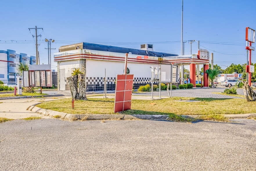 More Photos Of 3200 N Pace Blvd, Pensacola General Retail For Sale