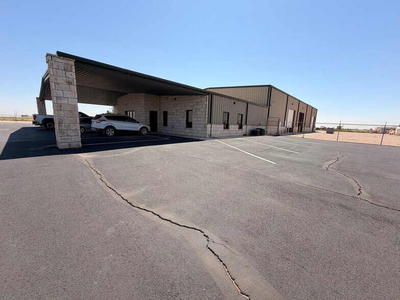 More Photos Of 609 I-20, Pecos Manufacturing For Lease