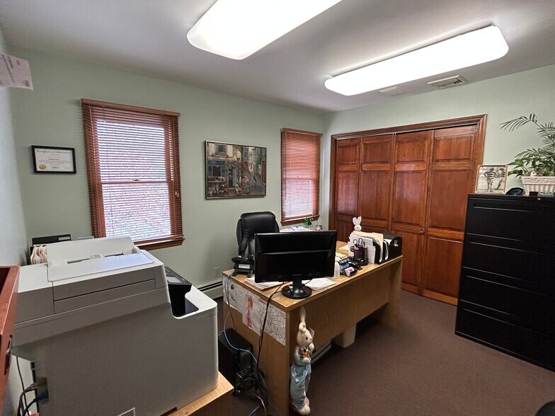 More Photos Of 847 King George Rd, Fords Office For Sale
