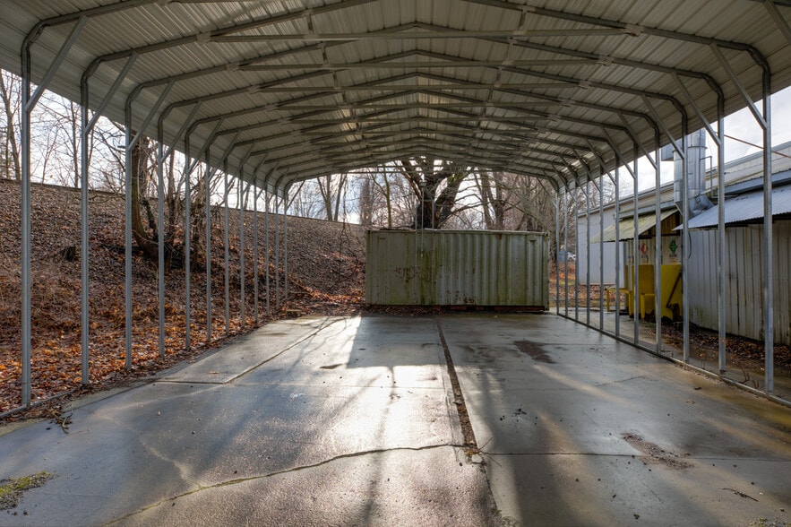 More Photos Of 180 Ushers Rd, Round Lake Warehouse For Sale