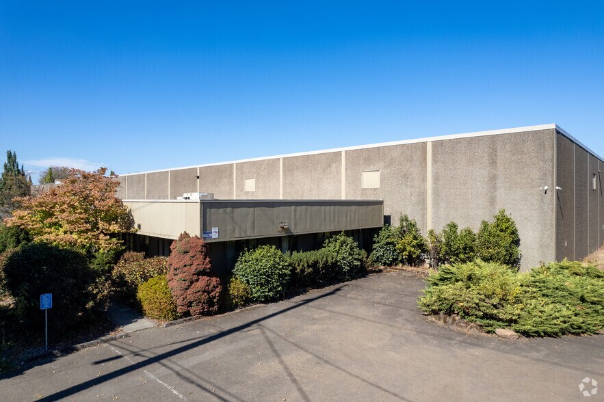 More Photos Of 4322-4338 NW Yeon Ave, Portland Unknown For Lease