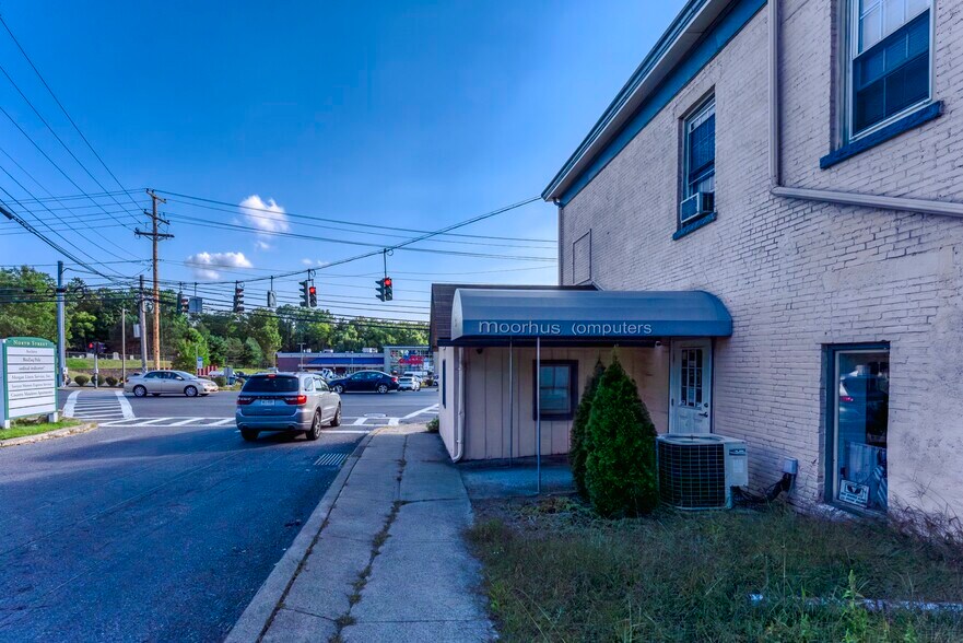 More Photos Of 141 Ulster Ave, Saugerties Storefront Retail Residential For Sale