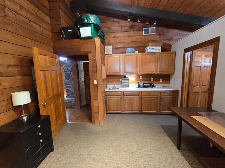 More Photos Of 352 Three Springs Rd, Bowling Green Office For Sale