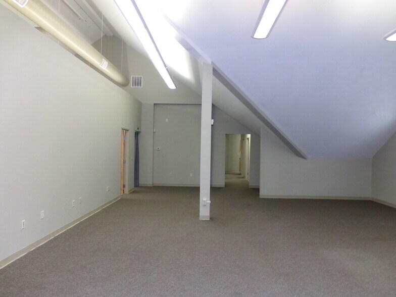 More Photos Of 171 Daniel Webster Hwy, Belmont Storefront Retail Office For Lease
