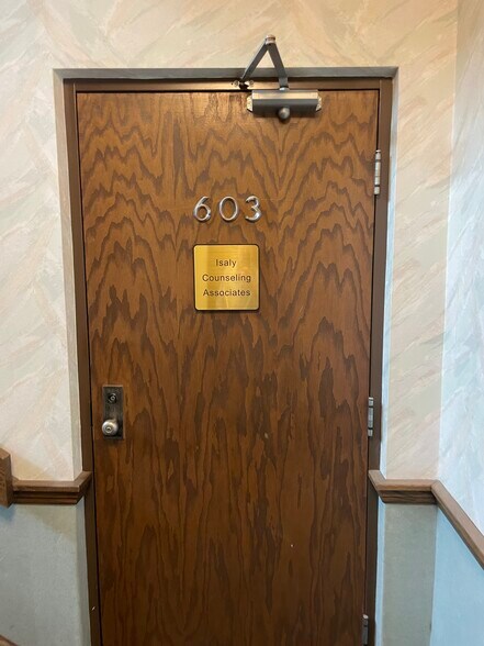 More Photos Of 600 McKnight Park Dr, Pittsburgh Office For Lease