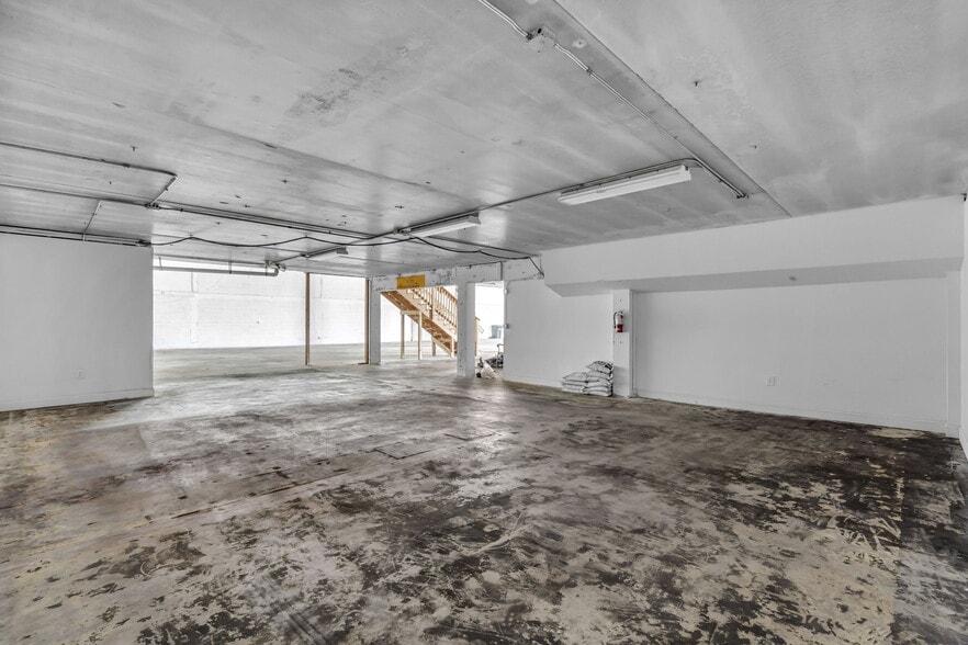 More Photos Of 7460-7580 NW 82nd St, Medley Warehouse For Lease