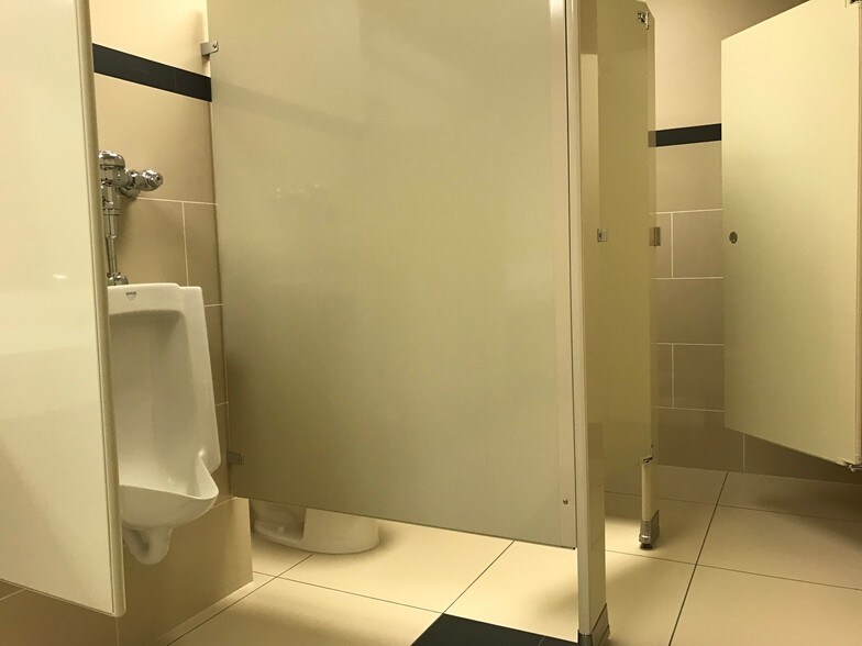 More Photos Of 1110-1118 Herndon Pky, Herndon Office For Lease