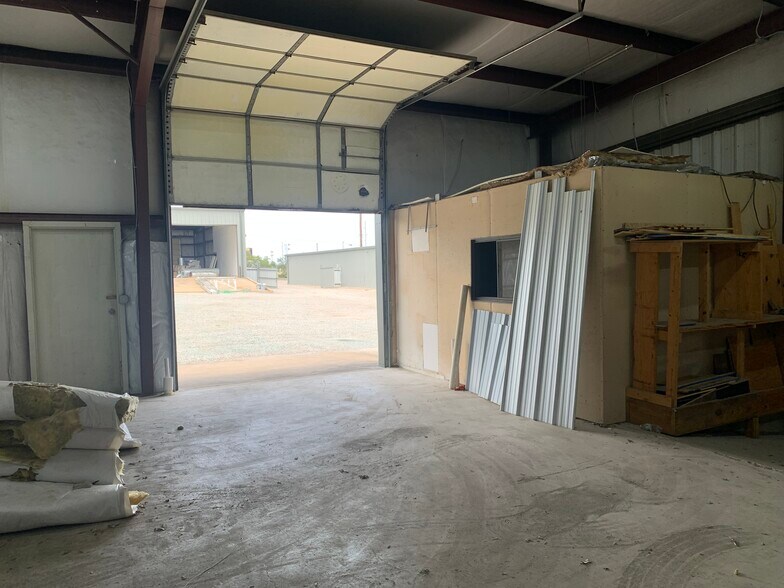 More Photos Of 6410 E Archer St, Tulsa Warehouse For Lease