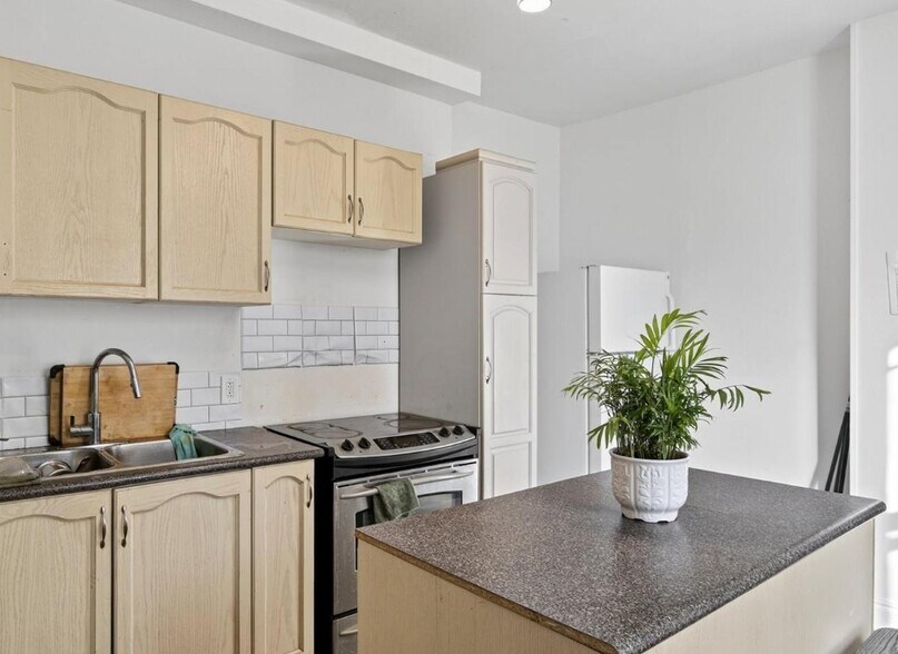 More Photos Of 271 Thomas St, Peterborough Apartments For Sale