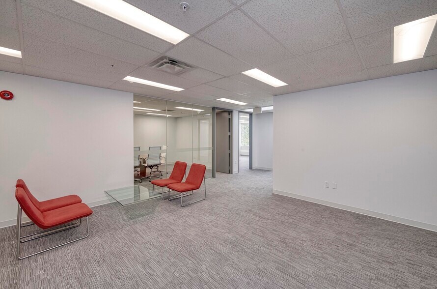 More Photos Of 200 Rivercrest Dr SE, Calgary Medical For Lease