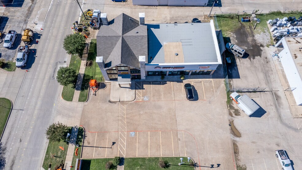 More Photos Of 5101 Davis Blvd, North Richland Hills Freestanding For Lease