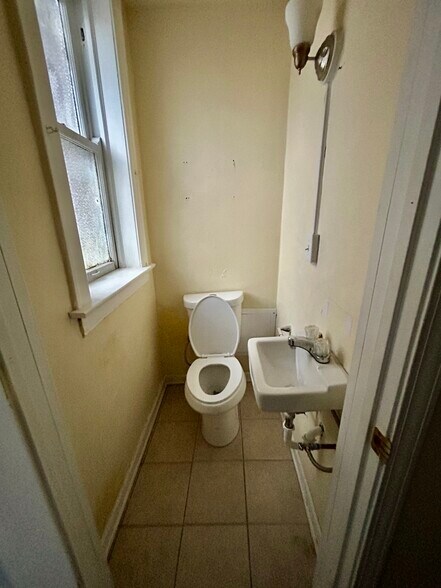 More Photos Of 7450 S Luella Ave, Chicago Apartments For Lease