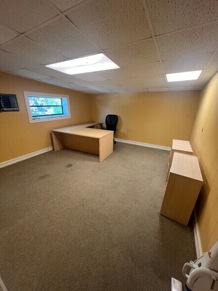 More Photos Of 3663 Arnold Ave, Naples Light Manufacturing For Lease