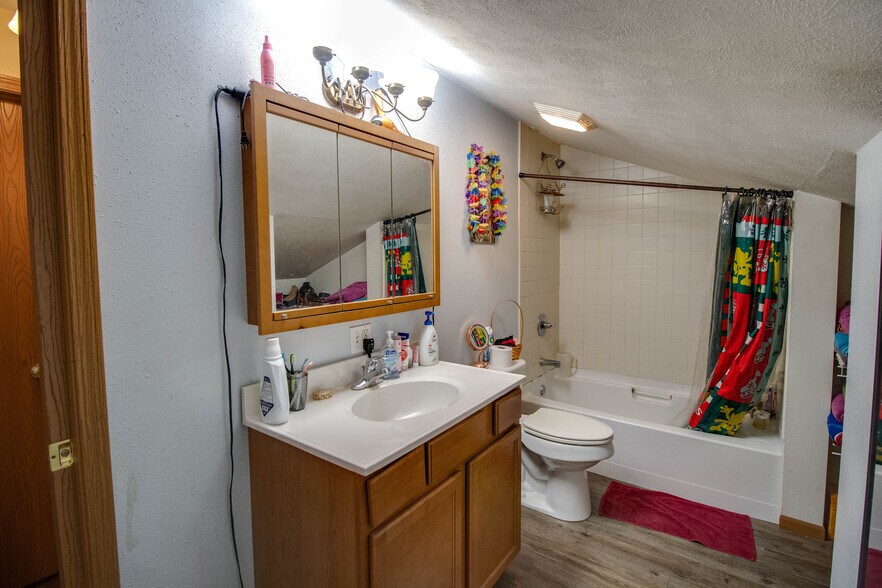 More Photos Of 15281 IL-109, Dow Specialty For Sale