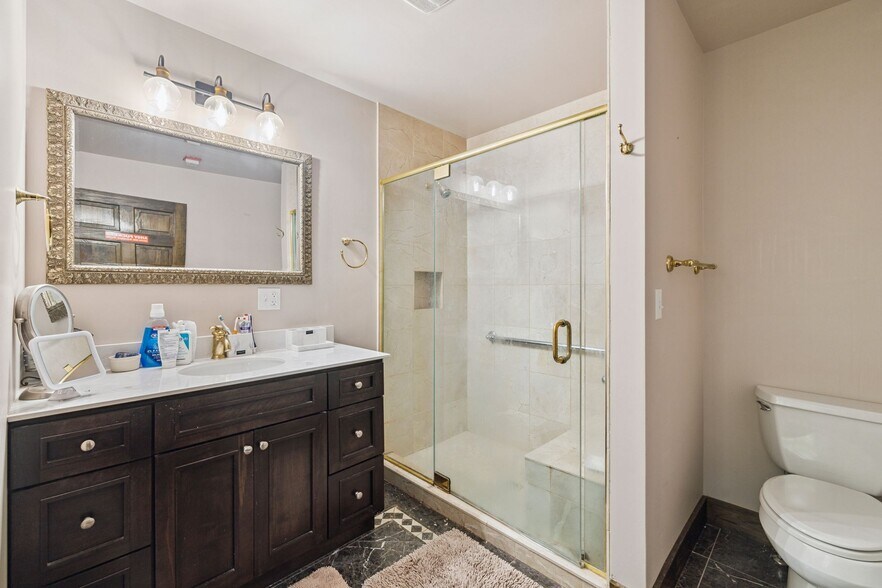 More Photos Of 41 Pleasant St, Woodstock Hospitality For Sale