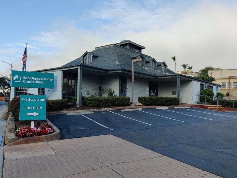 More Photos Of 1004 Rosecrans St, San Diego Bank For Lease