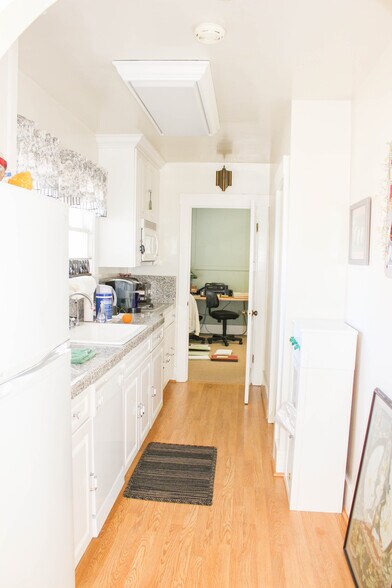 More Photos Of 238 Capitol St, Salinas Office Residential For Sale