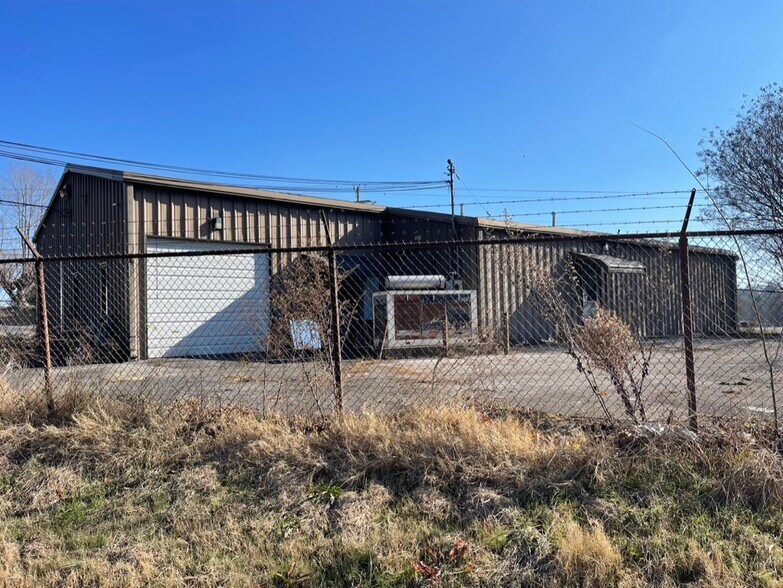 More Photos Of 2008 S Main St, Columbia Medical For Sale