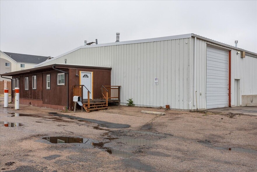 More Photos Of 2302 W Lincolnway, Cheyenne Light Manufacturing For Sale