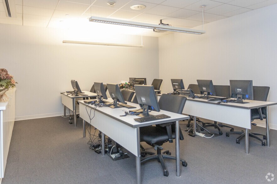 More Photos Of 50 Jericho Quadrangle, Jericho Office For Lease