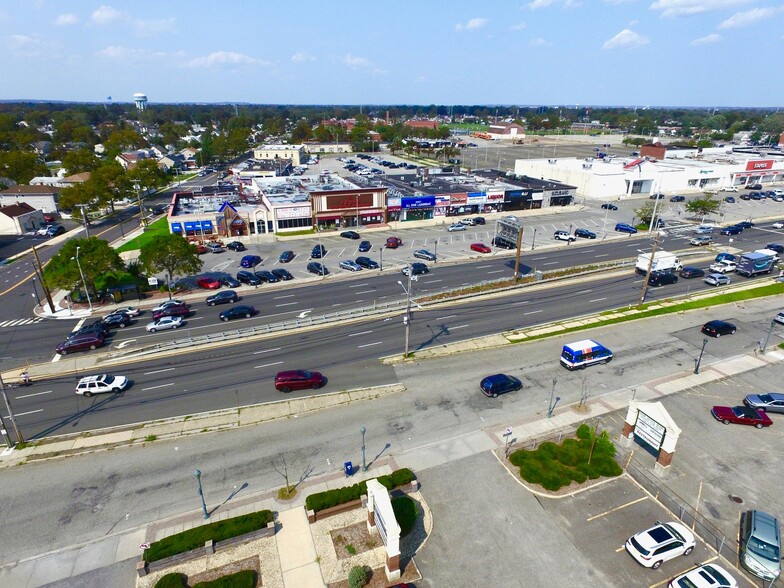 Primary Photo Of 2921-2953 Hempstead Tpke, Levittown Restaurant For Lease