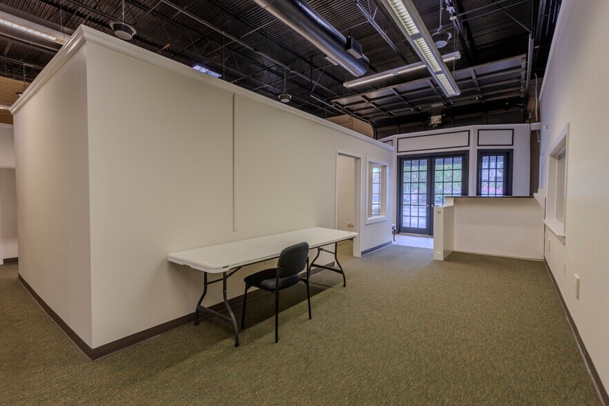 More Photos Of 411-413 E Liberty St, Savannah Office For Sale