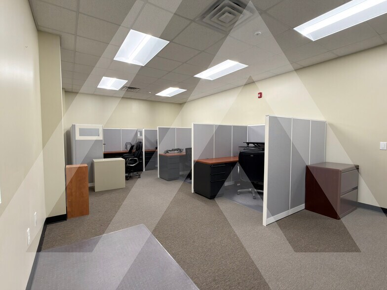 More Photos Of 10455-10505 Fountaingate Dr, Stafford Office For Lease
