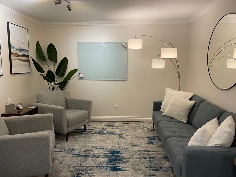 More Photos Of 335 Redondo Ave, Long Beach Office Residential For Sale